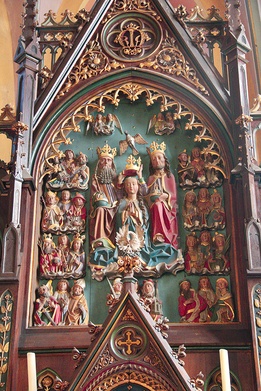  Ołtarz w kościele w Starym Paczkowie