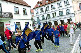 Część uczestników inauguracyjnego biegu ulicami Płocka  wzięła udział w sobotniej sztafecie do Warszawy