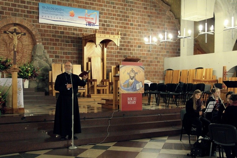 Wieczorne spotkanie poprowadził o. Krzysztof Czerwionka, dyrektor Szkoły Nowej Ewangelizacji św. Marka w Stryszawie