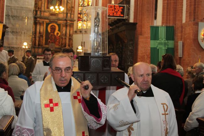 Procesja z relikwiami śś. Stanisława i Doroty