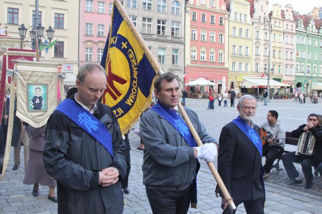 Procesja z relikwiami śś. Stanisława i Doroty