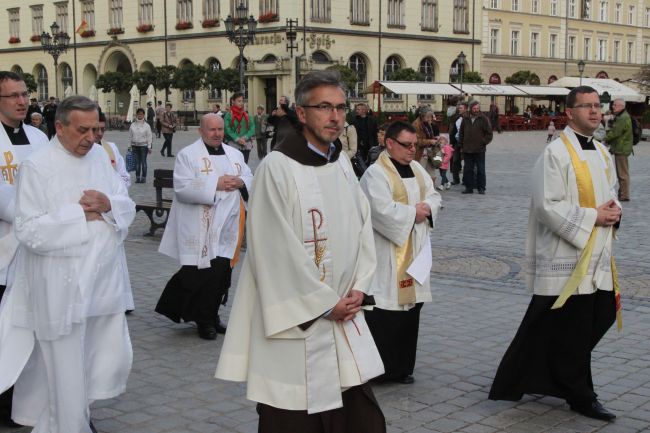 Procesja z relikwiami śś. Stanisława i Doroty