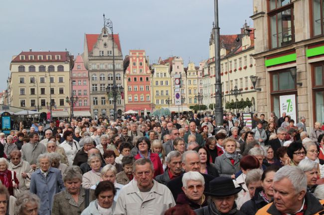 Procesja z relikwiami śś. Stanisława i Doroty