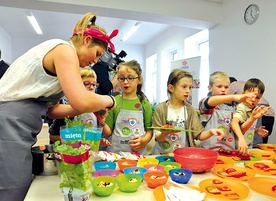  „Szkolne Smaki – Szkoły Dobrego Żywienia” ma na celu wprowadzić w szkołach nowoczesny system żywienia, który zapewni dzieciom odpowiednią dla ich wieku dietę