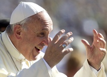 Papież o plotkarzu: niech ugryzie się w język
