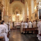 Księża z zachodniej części diecezji łowickiej modlili się w sanktuarium Matki Bożej w Głogowcu