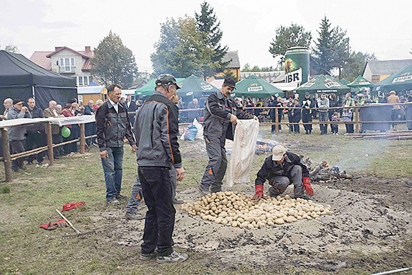  Ponad 1000 kg kartofli upieczono w dzień św. Tekli