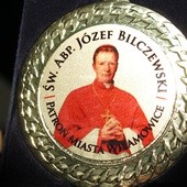 Św. Józef Bilczewski na medalu pamiątkowym.