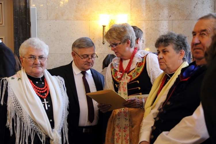 Finał konkursu krasomówczego - złożenie kwiatów i koncert