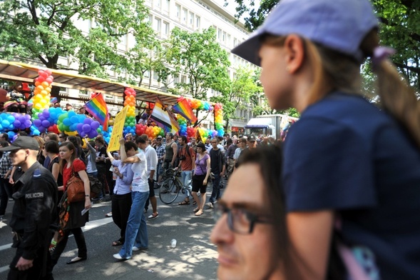 Homopropaganda za naszymi plecami