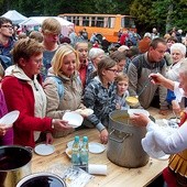  Poczęstunek przygotowały panie z zespołu ludowego Smarkowianki