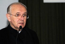 Ks. Stanisław Łabendowicz w minionym roku był organizatorem sympozjum poświęconego tematowi ”Katecheza w służbie wiary”