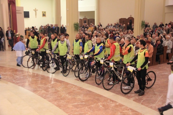 Sztafetą uczcili Jana Pawła