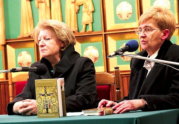 Spotkanie autorskie z Hanną Suchocką, ambasadorem RP przy Stolicy Apostolskiej. Z prawej Joanna Nagay