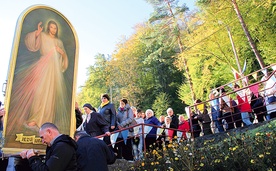 Żegiestów-Zdrój. Maleńka wspólnota, która idąc drogą miłosierdzia, jest w stanie pokonać każde schody