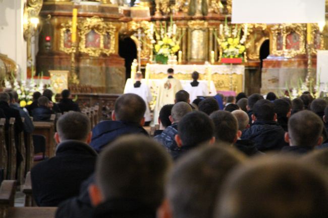 Kapłani, klerycy i siostry zakonne w Trzebnicy