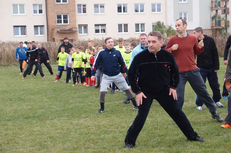 Na boisku "małego Lolka" dobrze bawili się i mali, i duzi