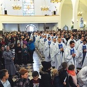  Na jubileusz przyjechali oazowicze z całej diecezji. Centralnym punktem spotkania była Eucharystia