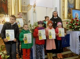 S. Paula Pająk z laureatami konkursu