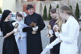  Młodzi z całej diecezji przywieźli relikwie świętych