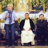  Iwona Lary podczas głoszenia katechezy w Świdnicy