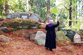 W 2007 r. cmentarzyk leśny w Michałowicach został poświęcony 
