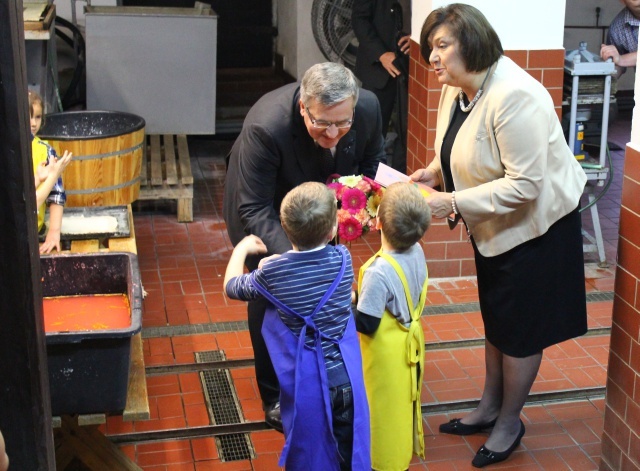 Bronisław Komorowski w Muzeum Papiernictwa