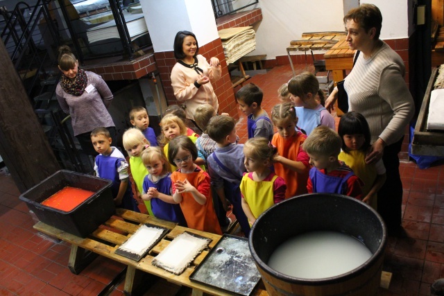 Bronisław Komorowski w Muzeum Papiernictwa