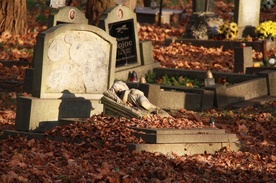 Zapadający się cmentarz