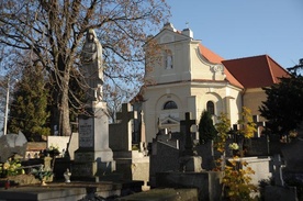 Kościół Świętego Krzyża od ponad 200 lat otaczają groby nastarszej pułtuskiej nekropolii