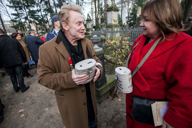 Wszyscy Święci na stołecznych nekropoliach