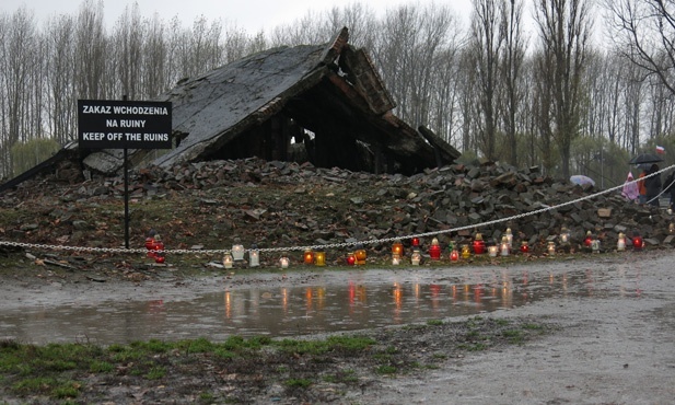 Droga Krzyżowa w byłym KL Birkenau