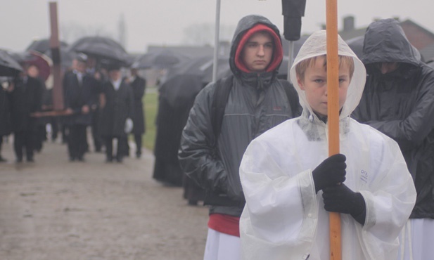 Droga Krzyżowa w byłym KL Birkenau