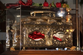 Od poniedziałku po łowickich parafiach peregrynują relikwie św. Wiktorii