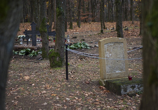 Przedwojenny cmentarz w Krępie Słupskiej 