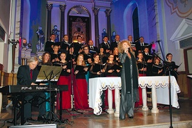 W Rzeczycy, w związku z 95. rocznicą odzyskania niepodległości, odbył się koncert Alicji Majewskiej, Włodzimierza Korcza i Strzyżewskiego Chóru Kameralnego