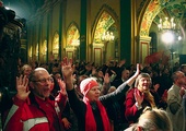 Zakończeniem każdego dnia forum była celebracja, która gromadziła tłumy ludzi