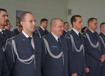 Funkcjonariusze ZK w Łowiczu otrzymali awans na wyższe stopnie służbowe
