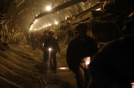 Ratownicy bliscy ugaszenia pożaru w kopalni Sośnica