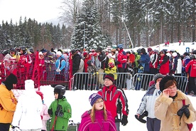 Tłum turystów to miły widok  dla samorządowców i źródło troski dla służb mundurowych.  Nowy sezon narciarski w Karkonoszach tuż, tuż