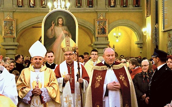 Peregrynacji w Przyszowej przewodniczył bp Wiesław Lechowicz