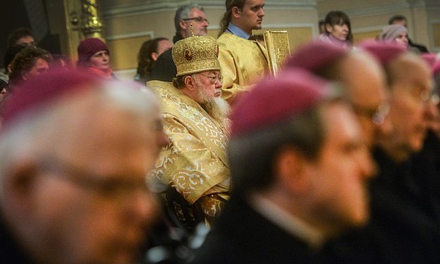 Biskupi katoliccy na nieszporach w prawosławnej katedrze