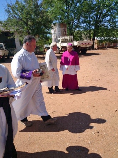 Bp Henryk Tomasik odwiedza misjonarzy w Zambii