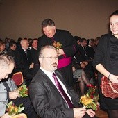  Podziękowaniem od uczniów katolickich szkół były bukieciki suszonych kwiatów