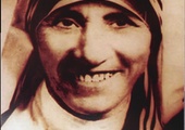 Bł. Matka Teresa (1910–1997). W rogu zdjęcia własnoręczny podpis z błogosławieństwem