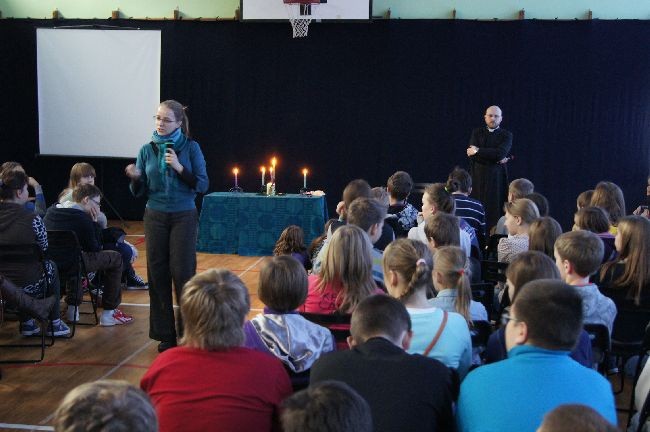 Takie rekolekcje, głoszone przez osoby duchowne z udziałem świeckich, odbyły się po raz pierwszy we wspólnocie parafialnej św. Wojciecha