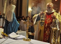 Obrzędowi wprowadzenia relikwii św. o. Pio do parafii w Wieczfni Kościelnej przewodniczył o. Zbigniew Nowakowski, kapucyn