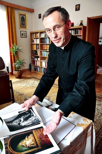 Od 1995 roku ks. Salaterski był kustoszem katedry i sanktuarium MB Bolesnej 