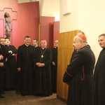 Bp Tadeusz Rakoczy z klerykami w seminarium