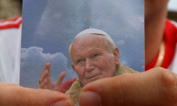 Msza przy grobie bł. Jana Pawła II